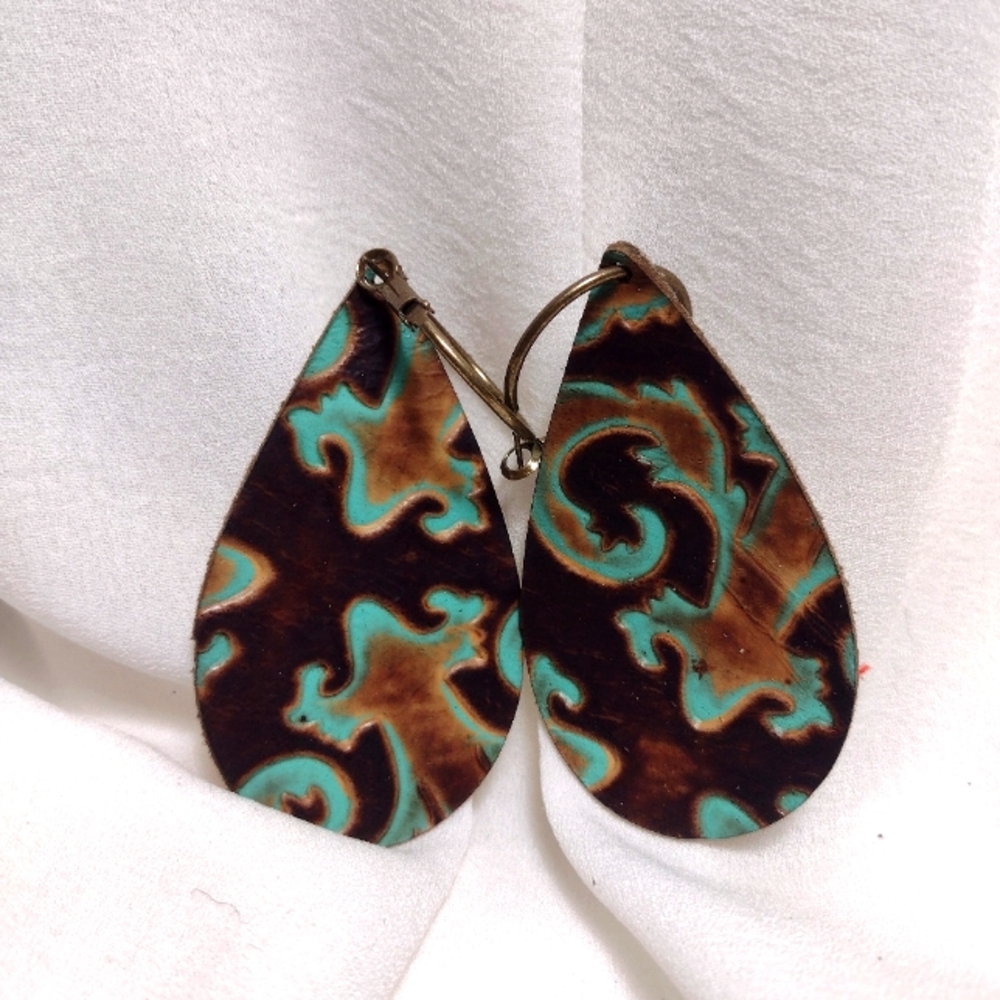 Adorable earrings 🏵️